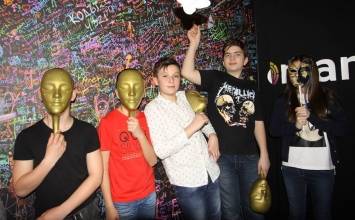 {|bg|}Ескейп рум{|/bg|}