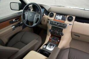 {|bg|}Джип под наем Land Rover Discovery 3.0 SDV6 255 к.{|/bg|}
