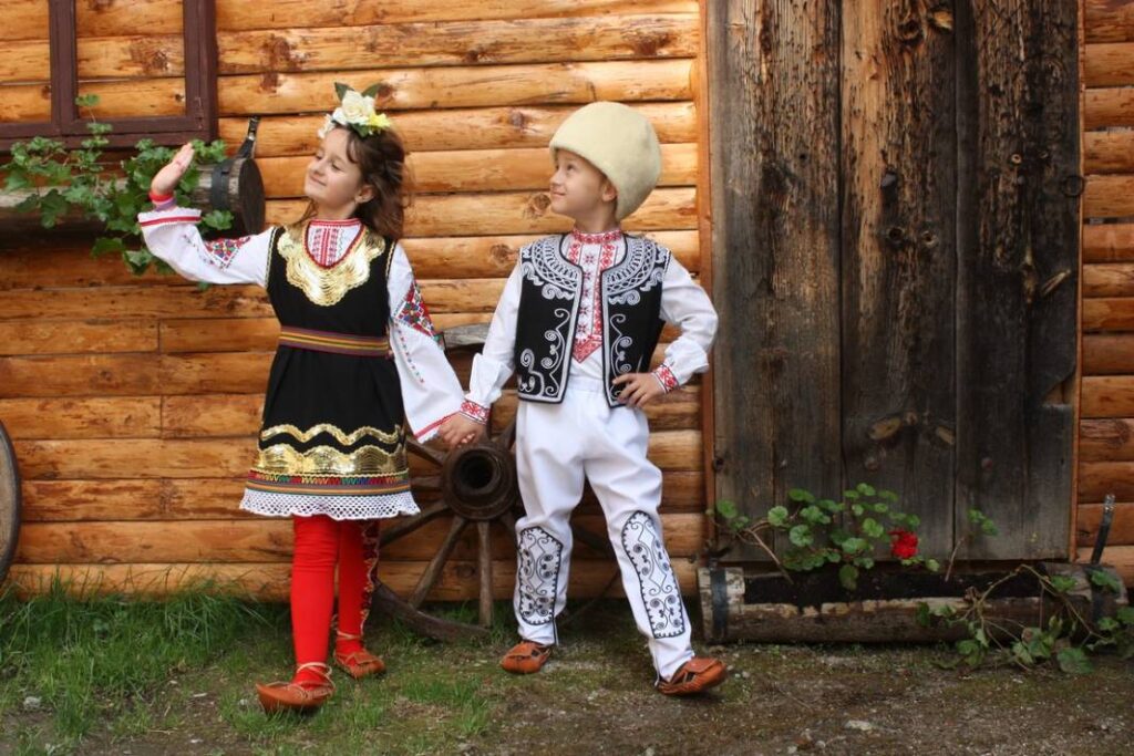 Изработка на народни носии Смолян