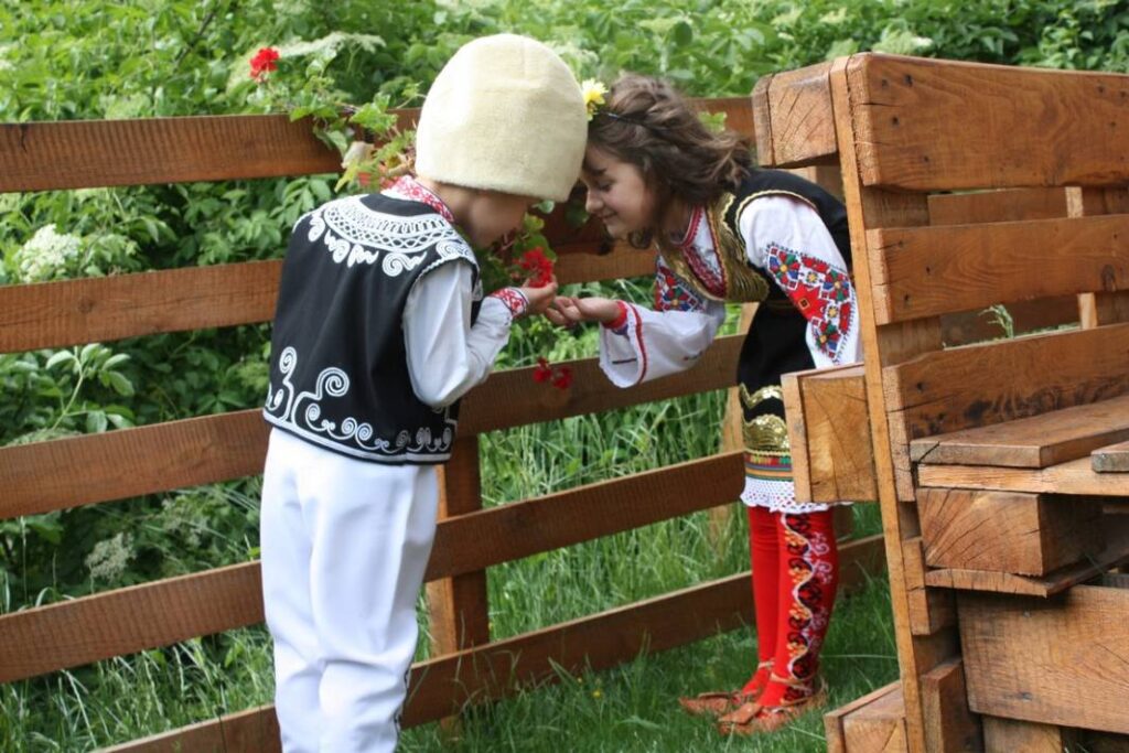 Изработка на народни носии Смолян