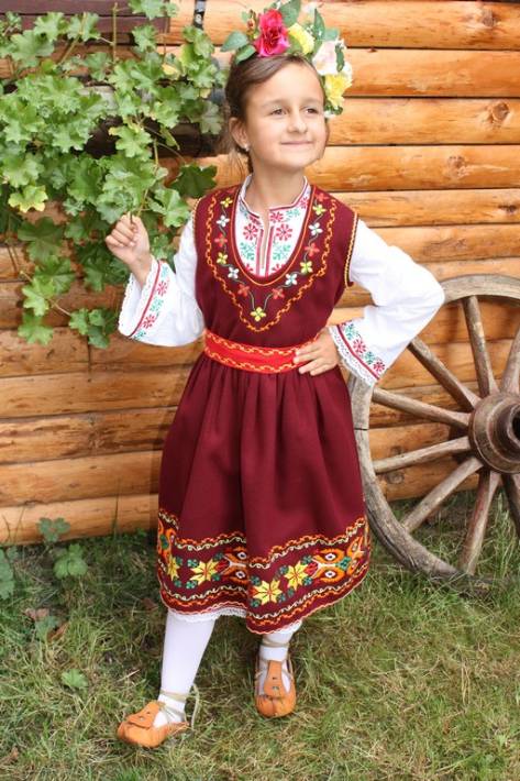Изработка на народни носии
