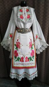 Изработка на народни носии