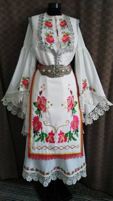 Изработка на народни носии