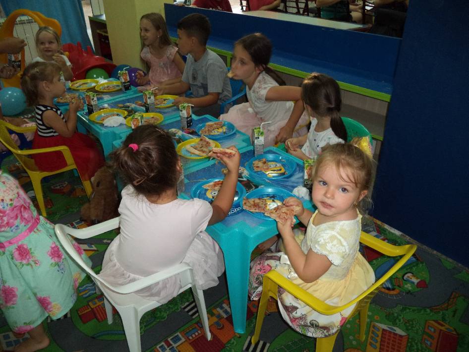 Детски парти център Емоджита Лазур Бургас
